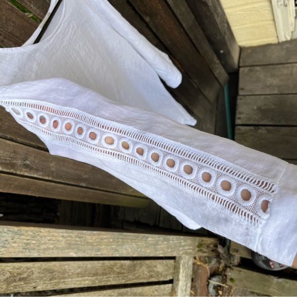 Valentina Naldi 100% Linen White Eyelet Crochet Sleeve Sharkbite Hem Top Sz 1X - Picture 2 of 14